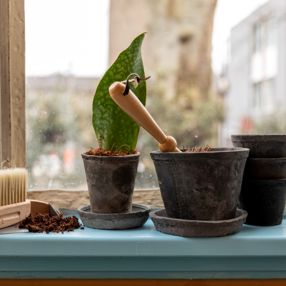Load image into Gallery viewer, ESSCHERT DESIGN Small Table Dustpan & Brush Set