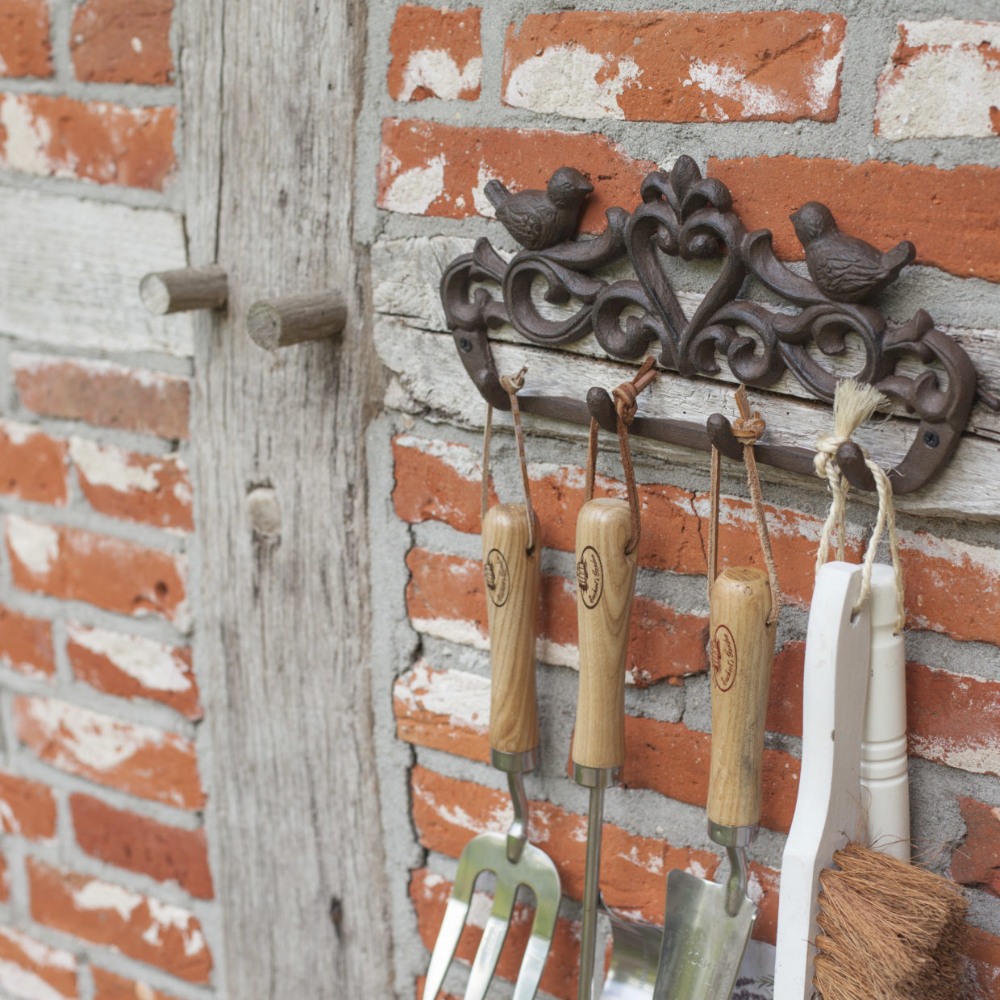 Load image into Gallery viewer, ESSCHERT DESIGN Cast Iron Bird & Heart Wall Hook
