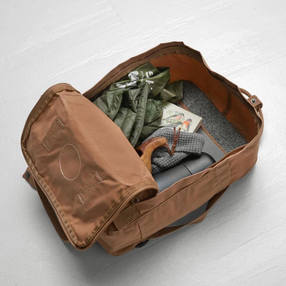 Load image into Gallery viewer, FJALLRAVEN Kanken Day Backpack - Foliage Green