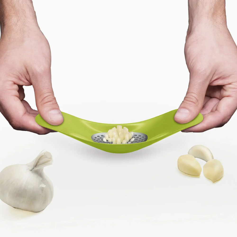 JOSEPH JOSEPH Rocker™ Garlic Crusher