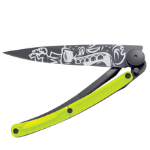Load image into Gallery viewer, DEEJO KNIFE | BLACK BLADE 37g - Zombie/Yellow half opened