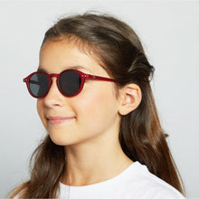 Load image into Gallery viewer, IZIPIZI Sun Junior Red style D on girl