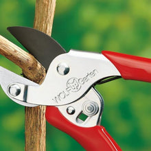 Load image into Gallery viewer, Cutting WOLF GARTEN Classic Economy Anvil Secateurs