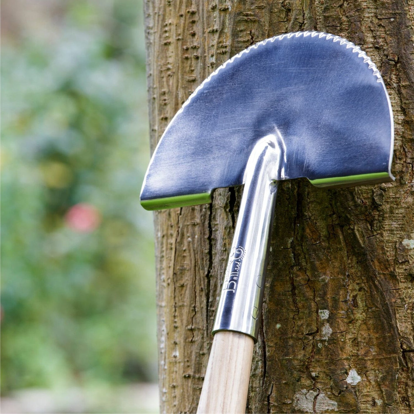 Load image into Gallery viewer, BURGON & BALL | Half Moon Lawn Edger close-up