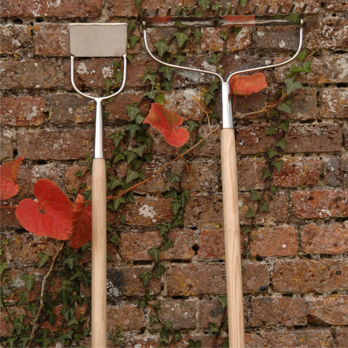Load image into Gallery viewer, BURGON & BALL Garden Dutch Hoe - RHS Endorsed
