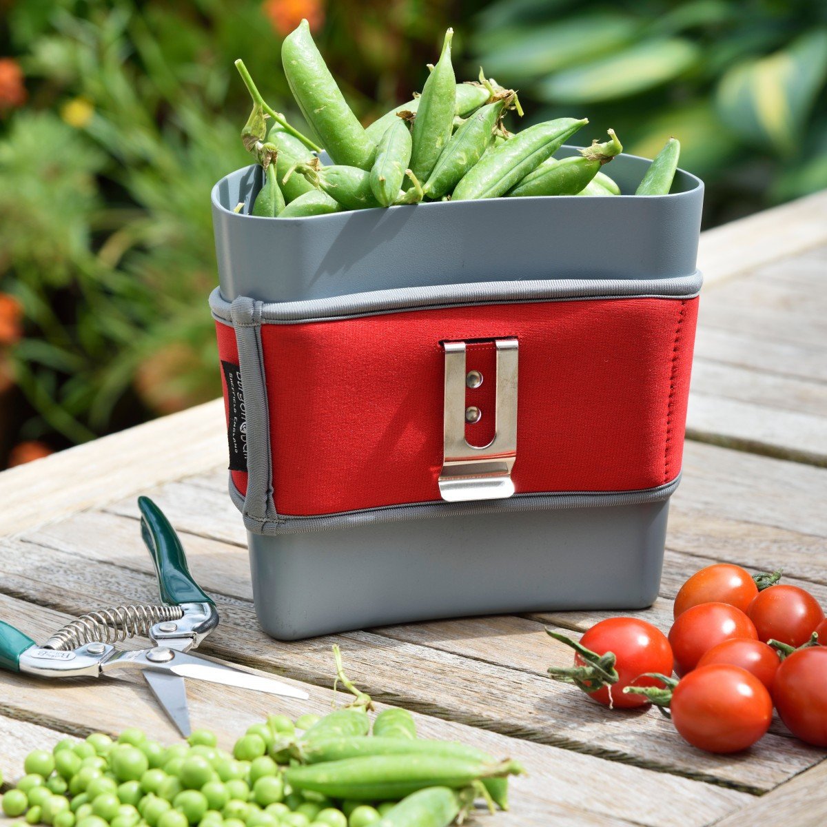 Load image into Gallery viewer, BURGON & BALL Gardening Hip Trug Large - Poppy