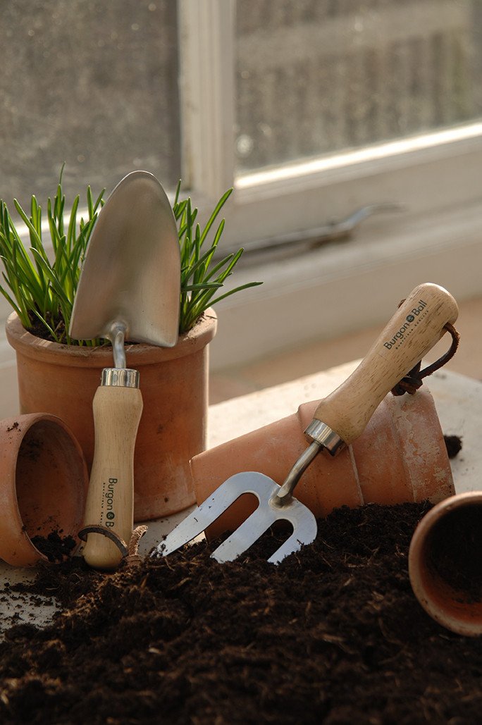 Load image into Gallery viewer, BURGON & BALL | Budding Gardener Hand Fork in use