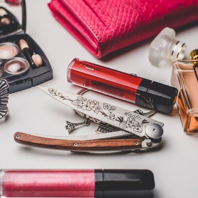 Load image into Gallery viewer, DEEJO KNIFE | Rosewood 37g - Cherry Blossom Displayed