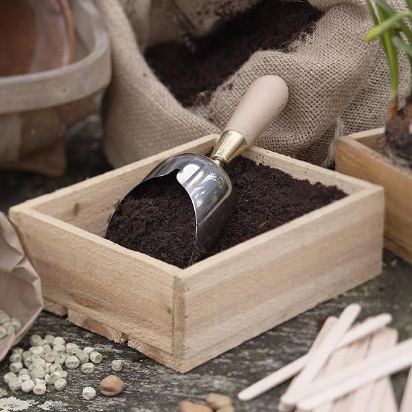 SOPHIE CONRAN | Compost Scoop in use