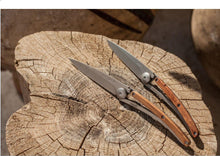 Load image into Gallery viewer, DEEJO KNIFE | Classic Wood 37g - Juniper displayed