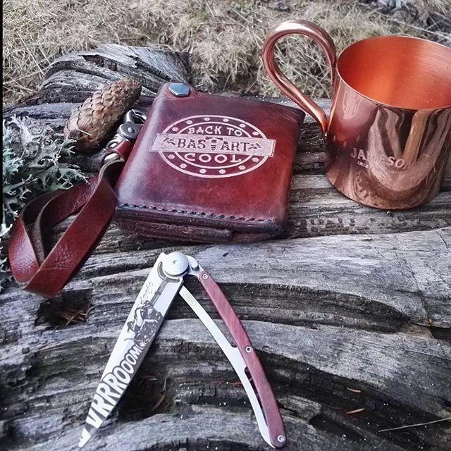 Load image into Gallery viewer, DEEJO KNIFE | Rosewood 37g - Vroom Displayed