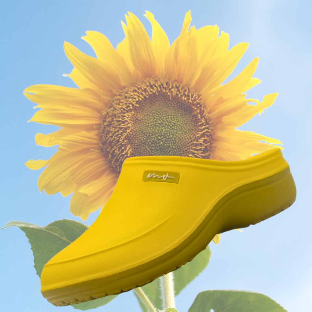 Load image into Gallery viewer, MARTHA&#39;S VINEYARD Glove &amp; Clog Set – Sunflower