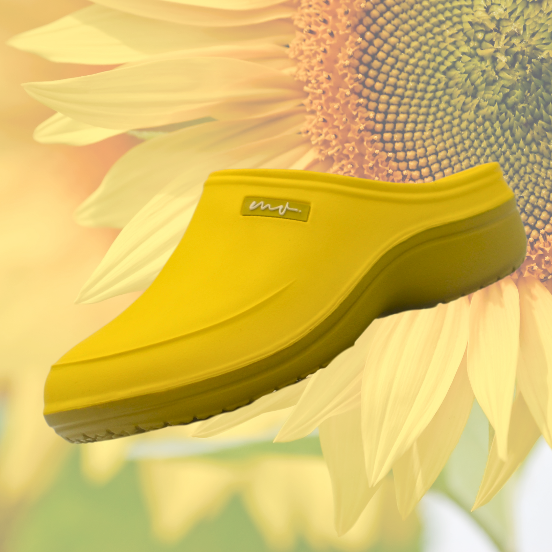 Load image into Gallery viewer, MARTHA&#39;S VINEYARD Glove &amp; Clog Set – Sunflower