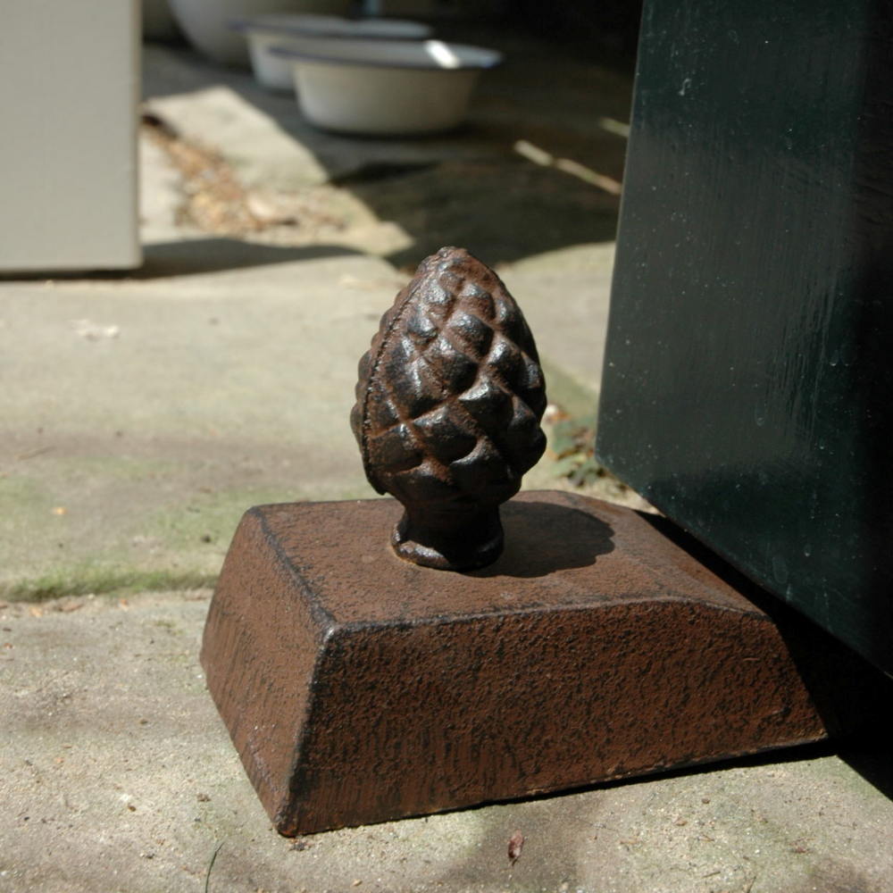 Load image into Gallery viewer, ESSCHERT DESIGN Door Wedge - Pinecone