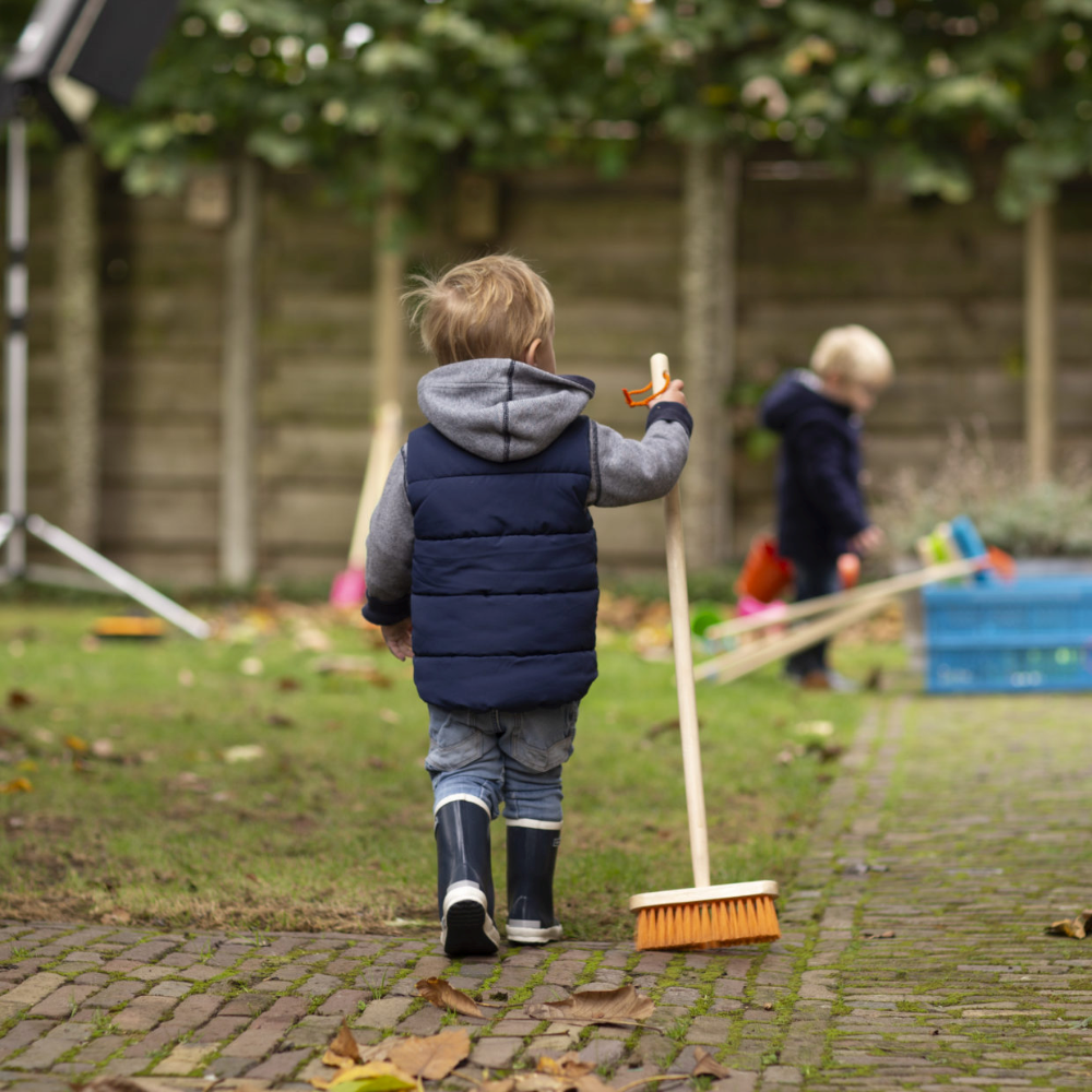 Load image into Gallery viewer, ESSCHERT DESIGN Children&#39;s Broom - Set of 4
