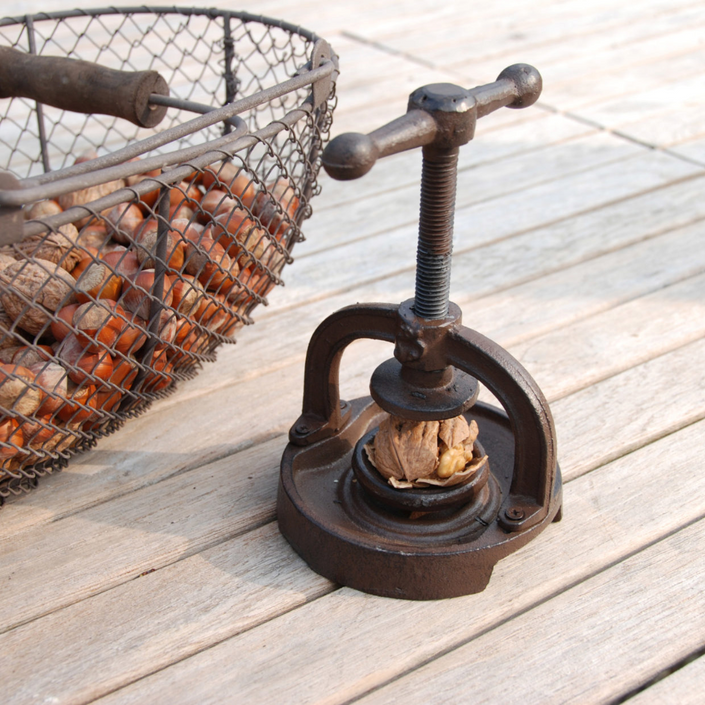 ESSCHERT DESIGN Cast Iron Nutcracker