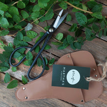 Load image into Gallery viewer, MARTHA&#39;S VINEYARD Garden &amp; Florist Trimming Scissors with Sheath