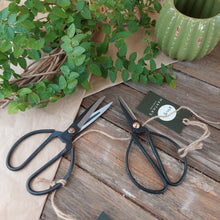 Load image into Gallery viewer, MARTHA&#39;S VINEYARD Garden &amp; Florist Scissors with Sheath - Large