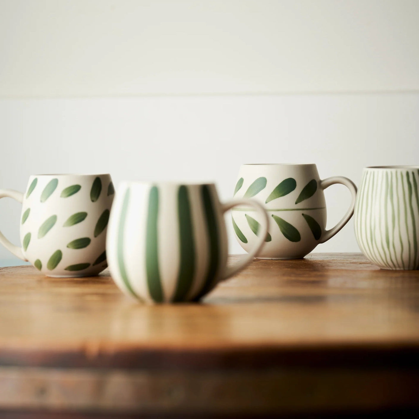 Load image into Gallery viewer, ROBERT GORDON Hug Me Mugs Set of 4 – Mixed Olive Brush