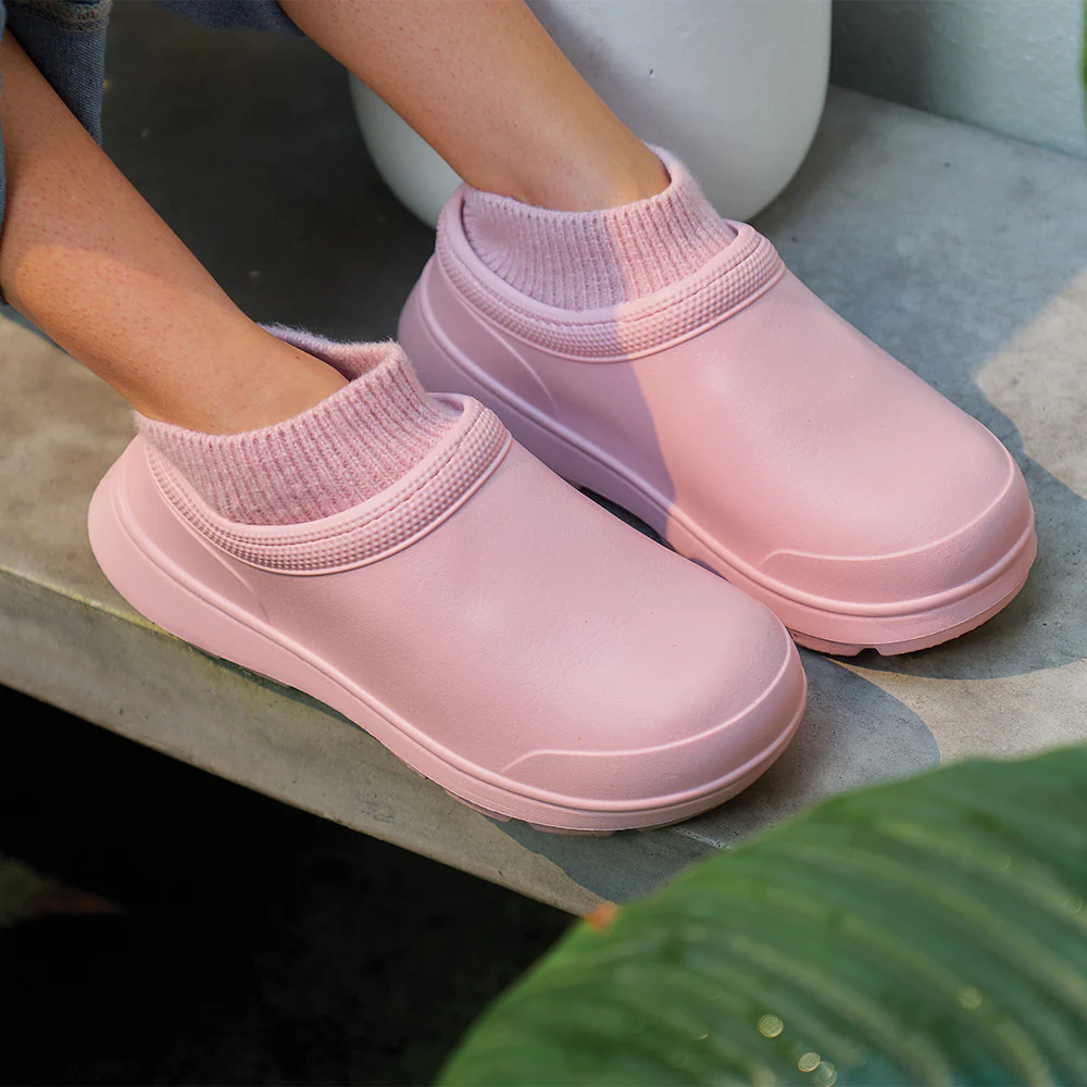 Load image into Gallery viewer, ANNABEL TRENDS Gummies Sherpa Lined Clog - Pink