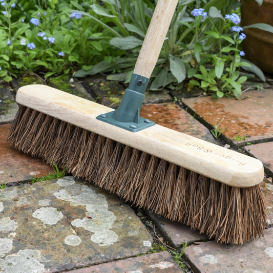 BURGON & BALL Bassine 18" Garden Brush Broom - RHS-Endorsed