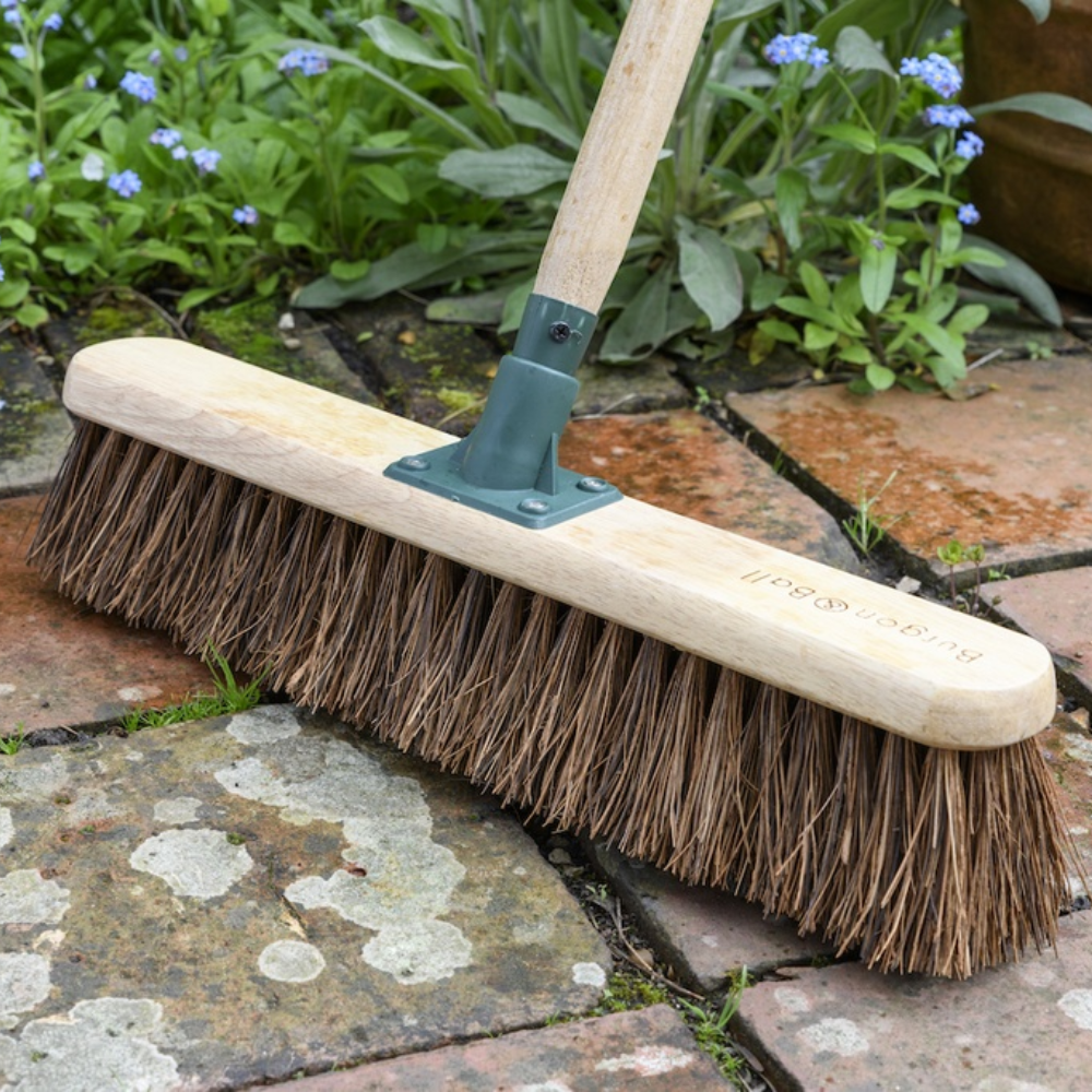 Load image into Gallery viewer, BURGON &amp; BALL Bassine 18&quot; Garden Brush - RHS-Endorsed