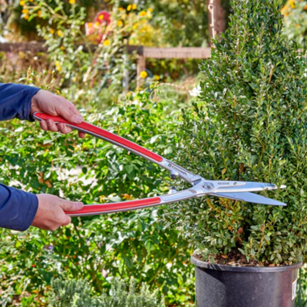 Load image into Gallery viewer, CORONA PrecisionCUT Aluminum Hedge Shears 7 1/4&quot;  Blades