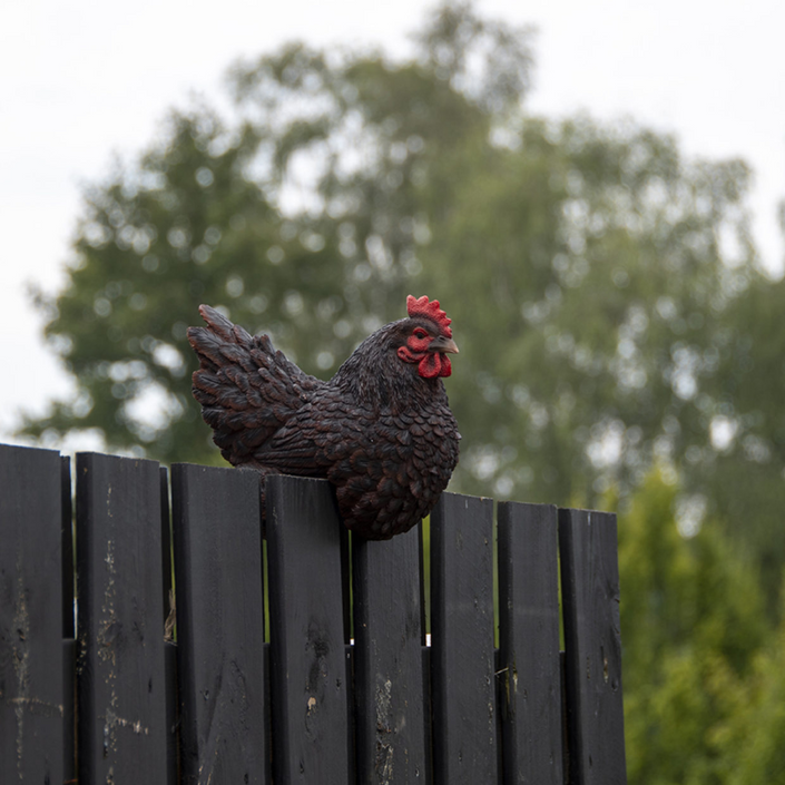 ESSCHERT DESIGN Sitting Fence Chicken Statue - Black
