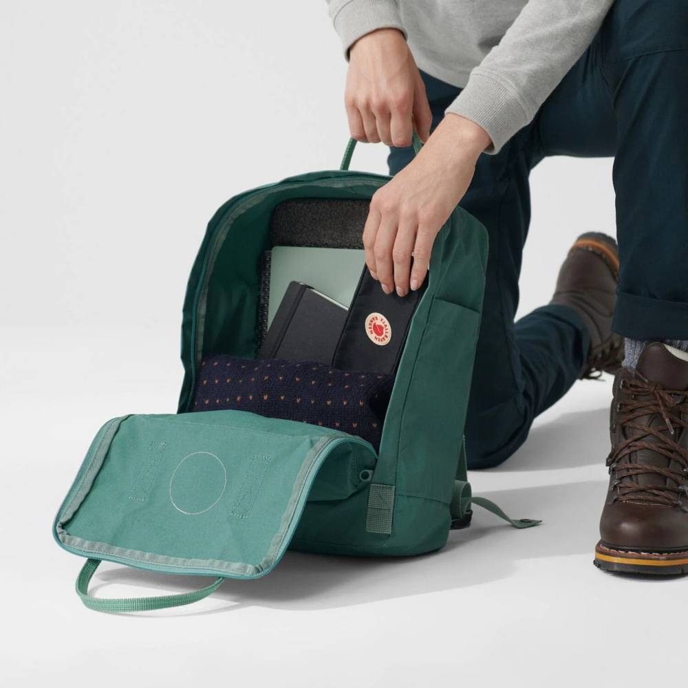 Load image into Gallery viewer, FJÄLLRÄVEN Kånken Day Backpack - Apple Mint