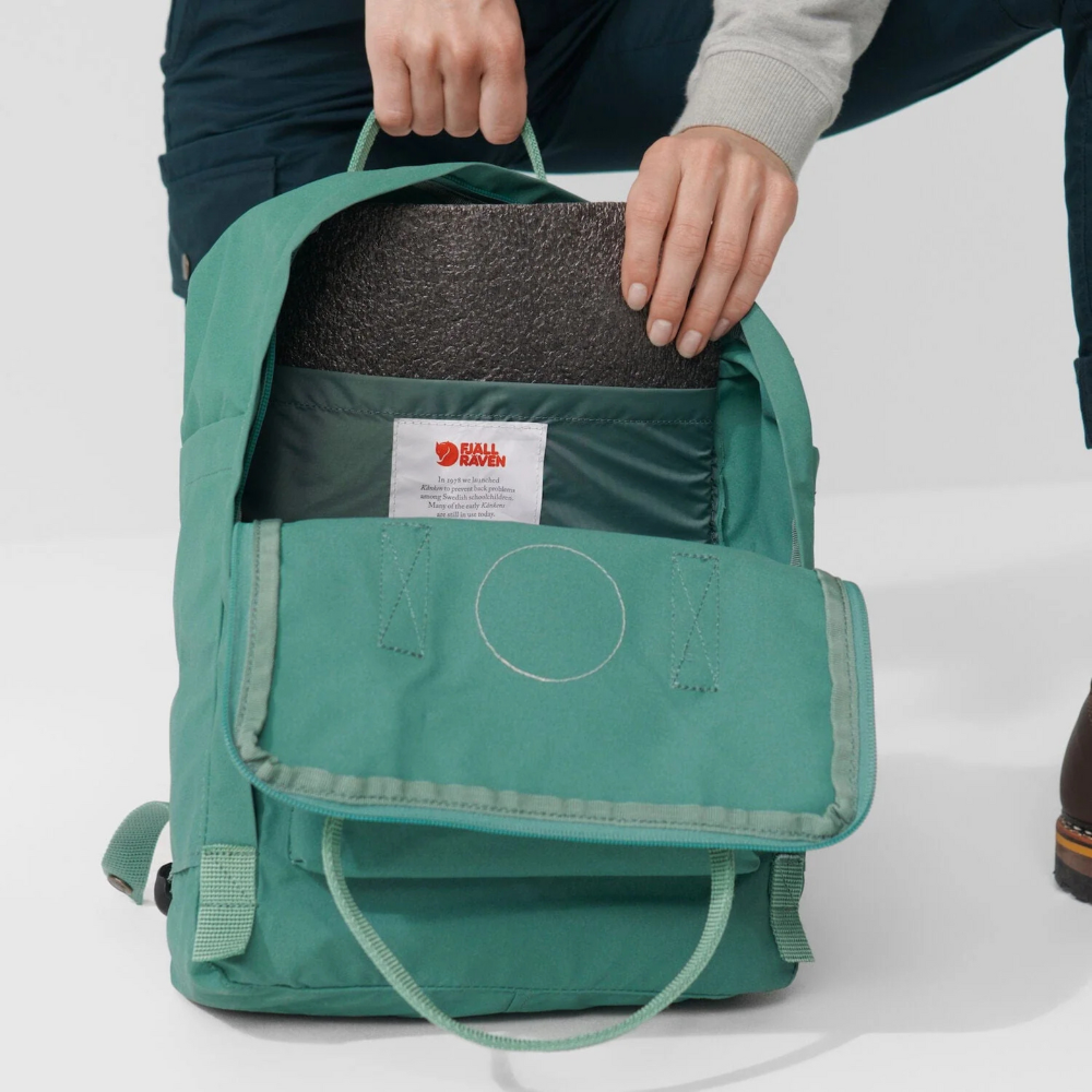 Load image into Gallery viewer, FJÄLLRÄVEN Kånken Day Backpack - Apple Mint