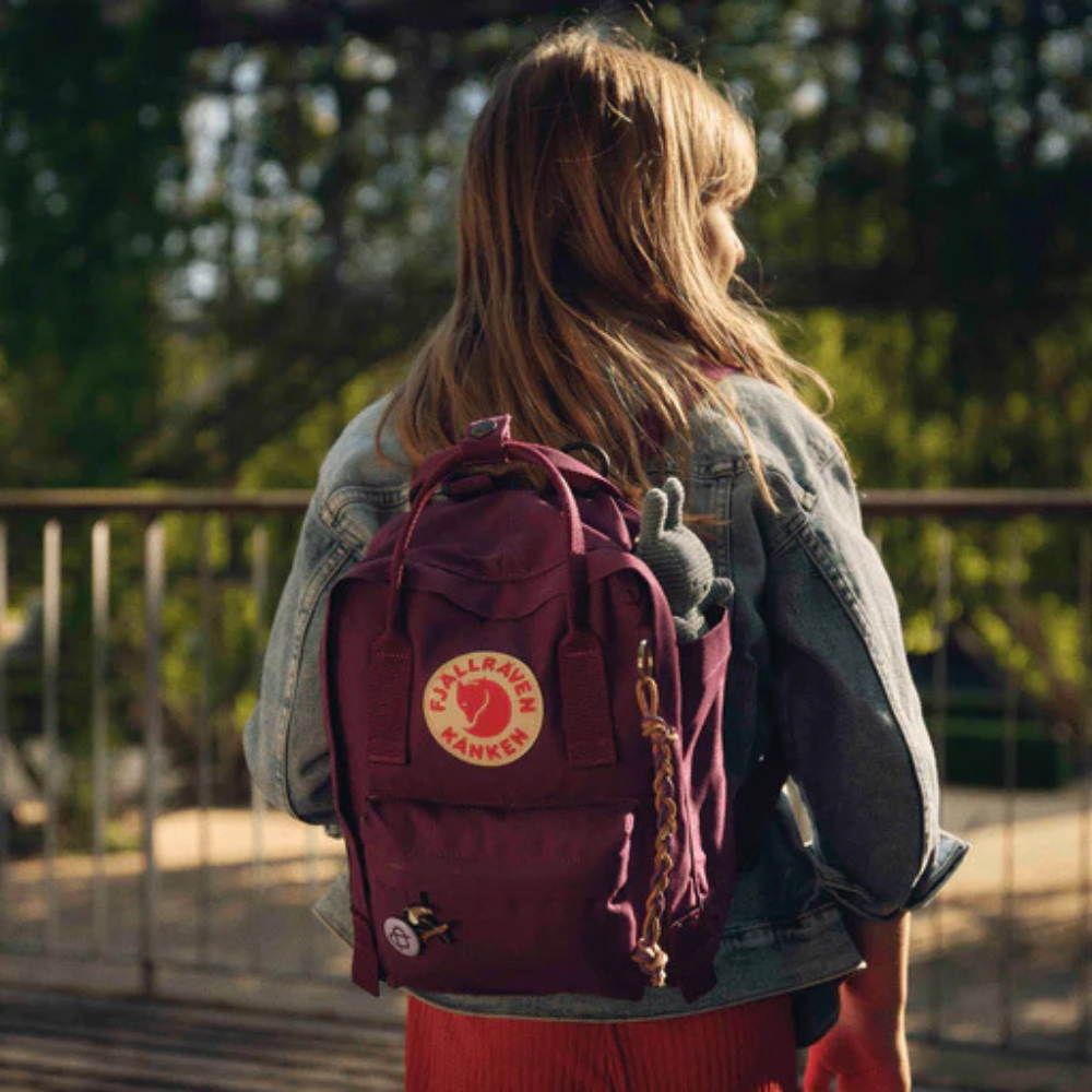 Load image into Gallery viewer, FJÄLLRÄVEN Kånken Mini Backpack - Fog/Pink