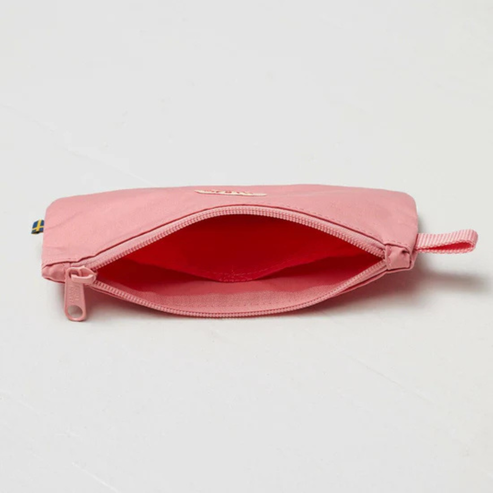 Load image into Gallery viewer, FJÄLLRÄVEN Kånken Pen Case - Pink