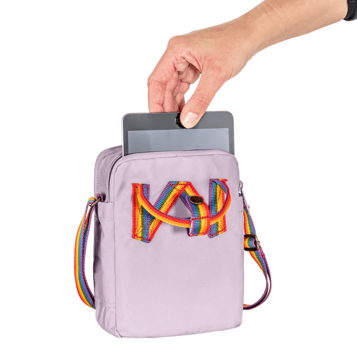 FJÄLLRÄVEN Kånken Rainbow Sling Carry Bag - Black