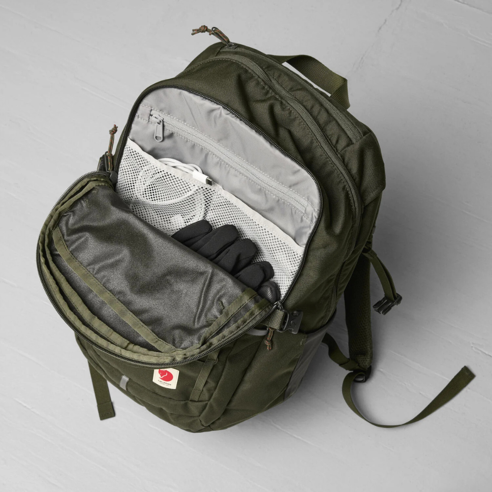 Load image into Gallery viewer, FJALLRAVEN Skule 20 Day Backpack - Navy