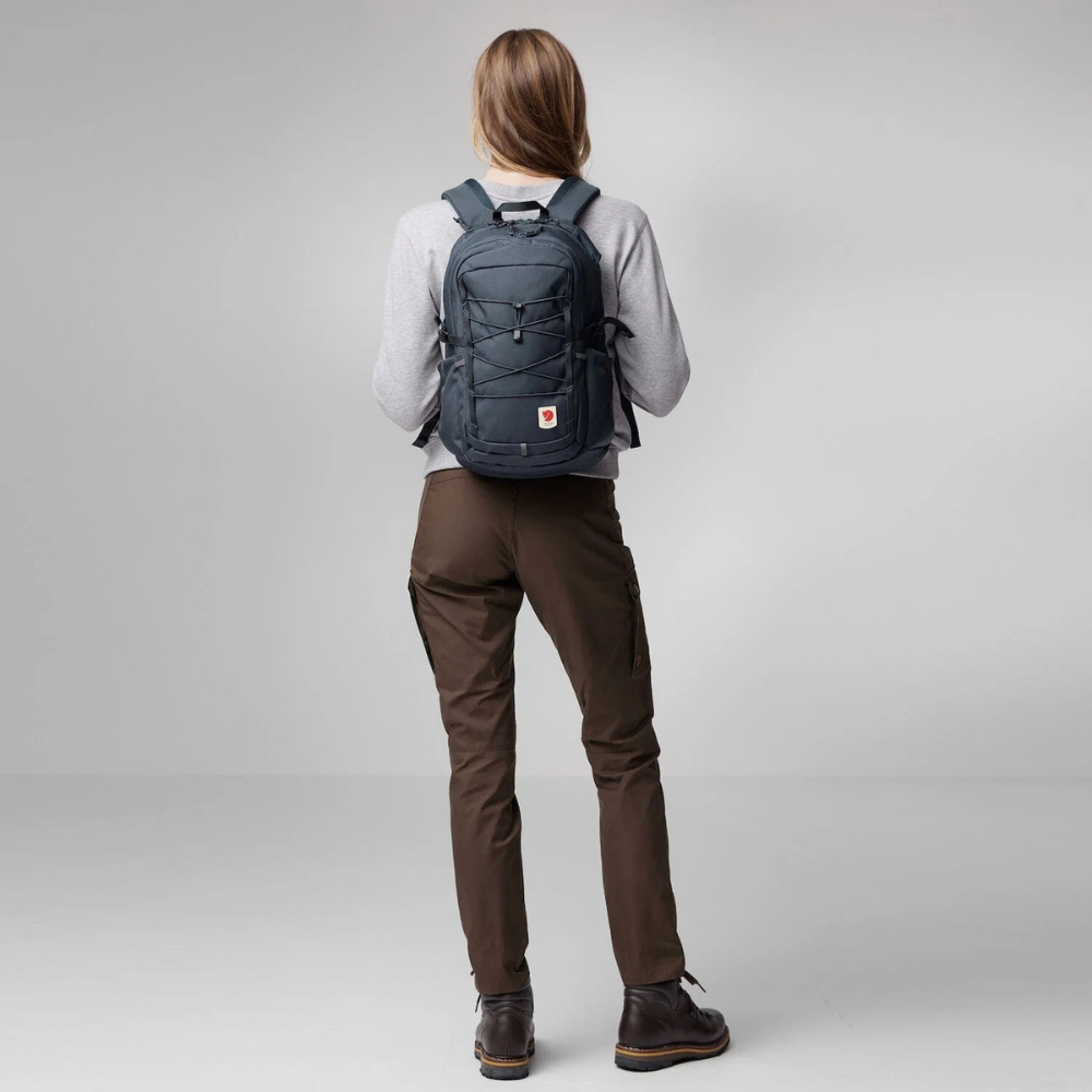 Load image into Gallery viewer, FJALLRAVEN Skule 20 Day Backpack - Navy