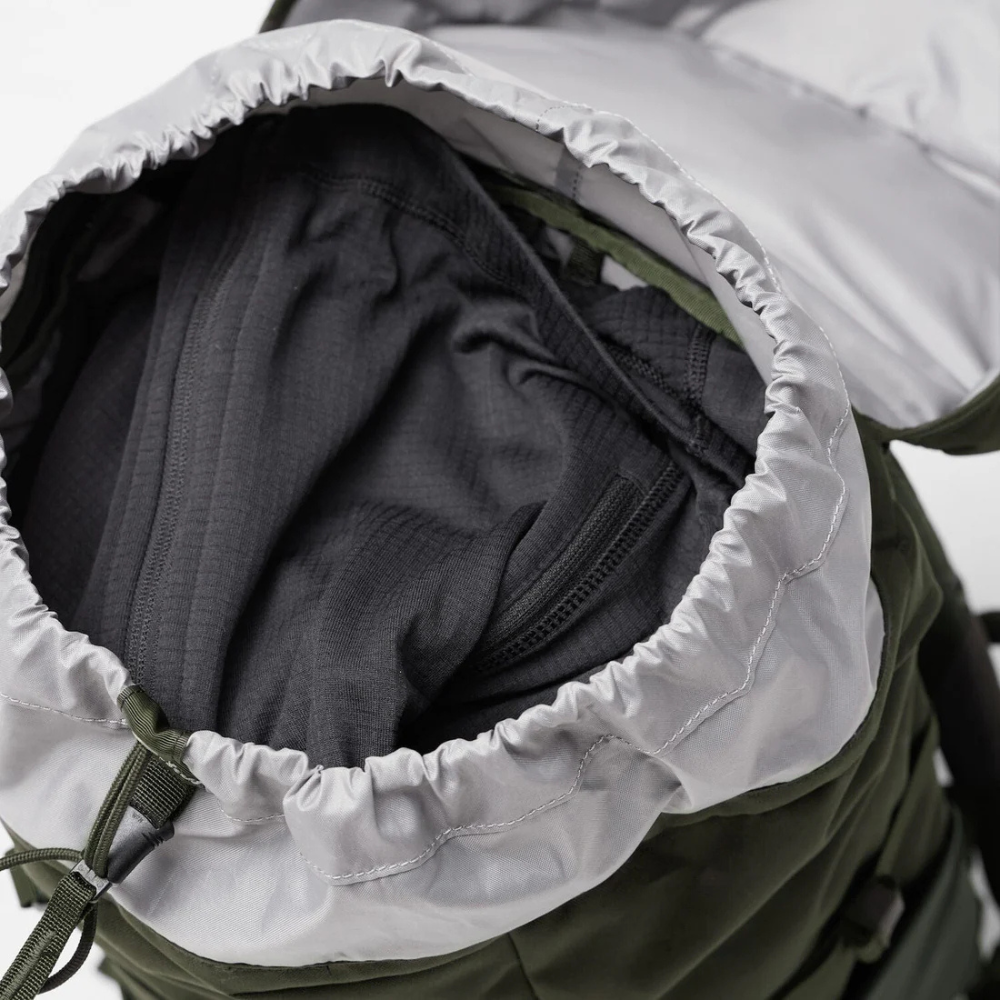 Load image into Gallery viewer, FJALLRAVEN Skule 26 Day Backpack - Black
