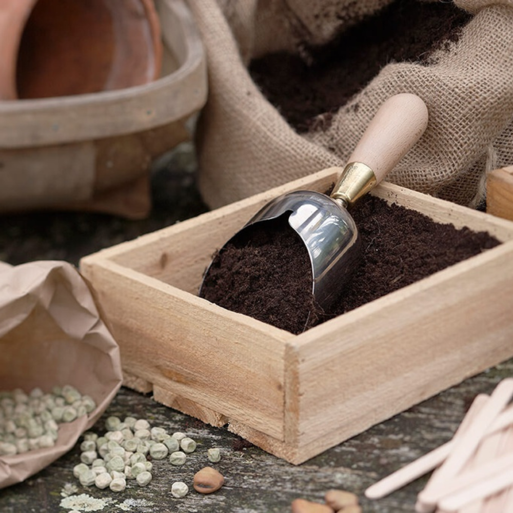 Load image into Gallery viewer, SOPHIE CONRAN Compost Scoop in Gift Box