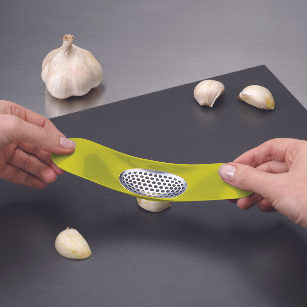 Load image into Gallery viewer, JOSEPH JOSEPH Rocker™ Garlic Crusher