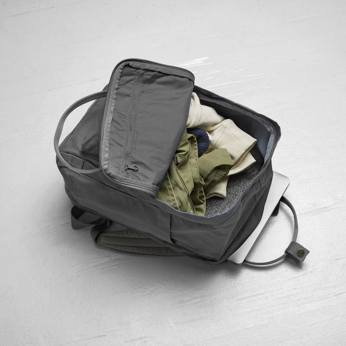 Kanken laptop 13 black top