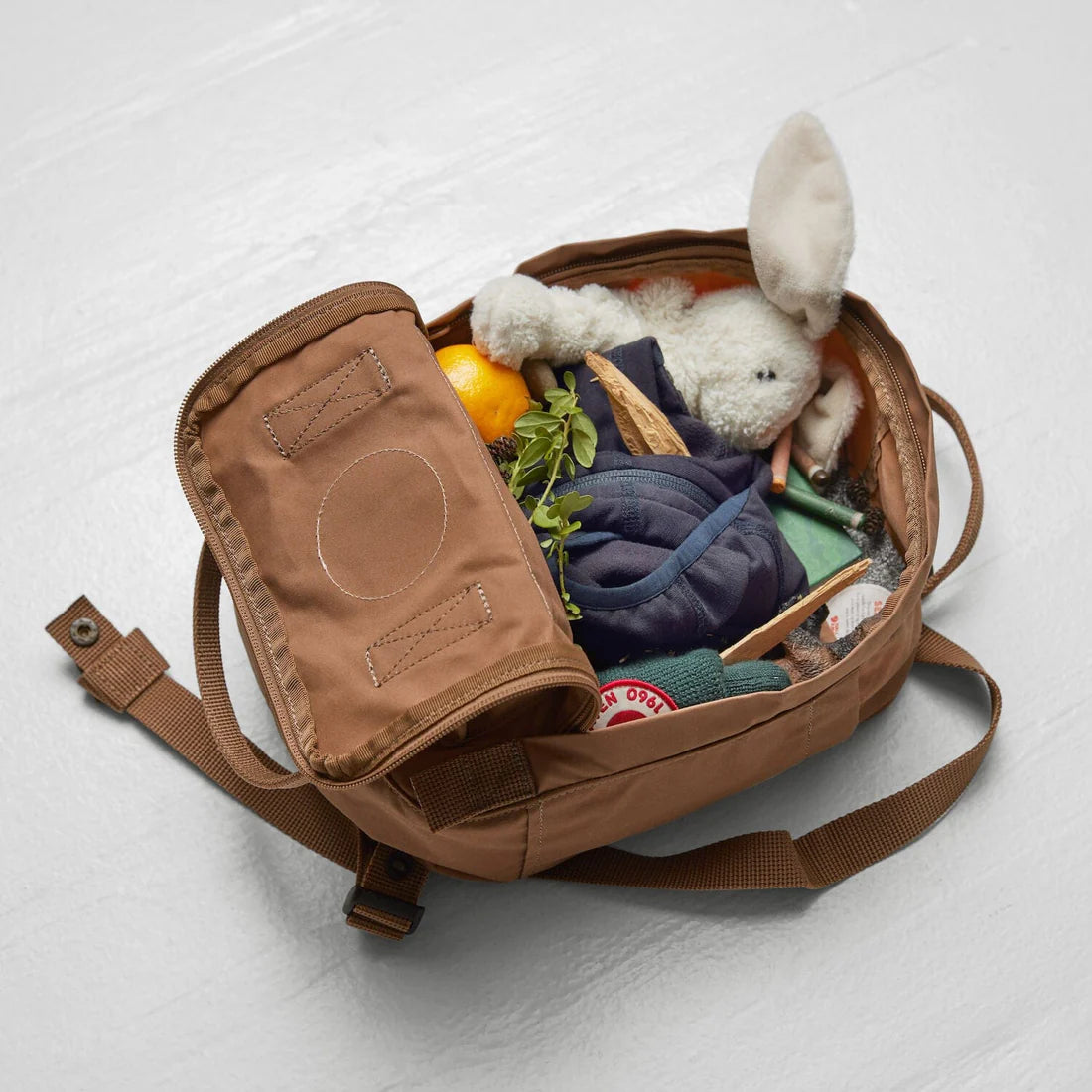 Load image into Gallery viewer, FJÄLLRÄVEN Kånken Mini Backpack - Frost Green