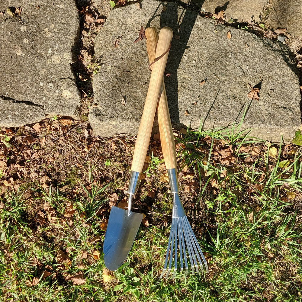 Load image into Gallery viewer, Martha&#39;s Vineyard EasyReach Shrub Rake - Stainless Steel