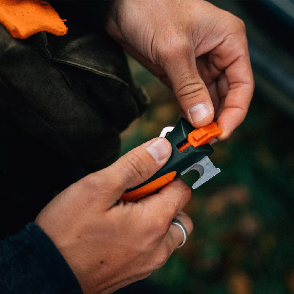 Load image into Gallery viewer, OPINEL Explore N°12 With Tick Remover - Orange