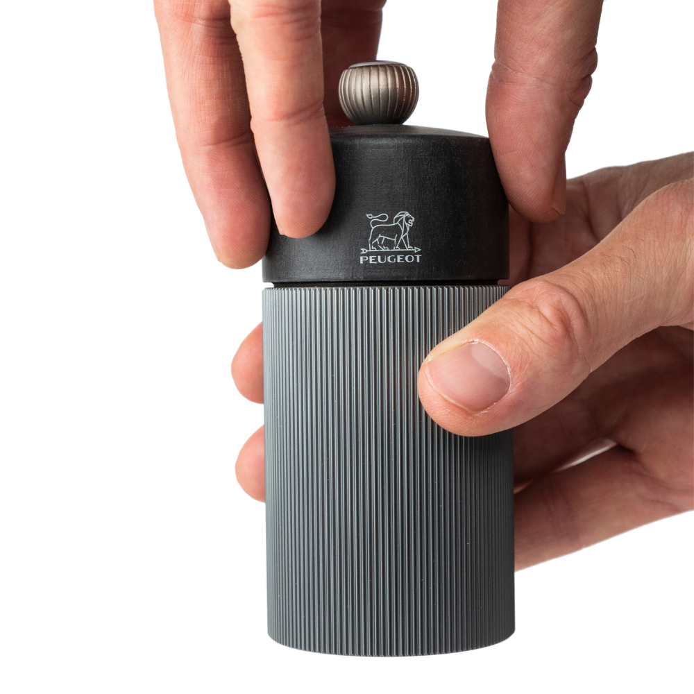 Load image into Gallery viewer, PEUGEOT Line Pepper Mill Aluminium &amp; Graphite Wood - 12cm