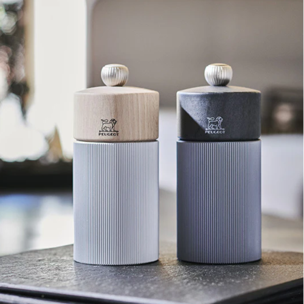 Load image into Gallery viewer, PEUGEOT Line Pepper Mill Aluminium &amp; Natural Wood - 12cm