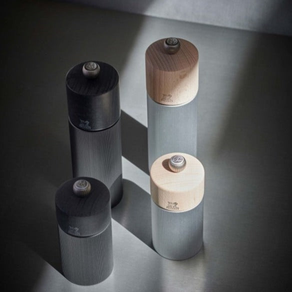 Load image into Gallery viewer, PEUGEOT Line Pepper Mill Aluminium &amp; Natural Wood - 12cm