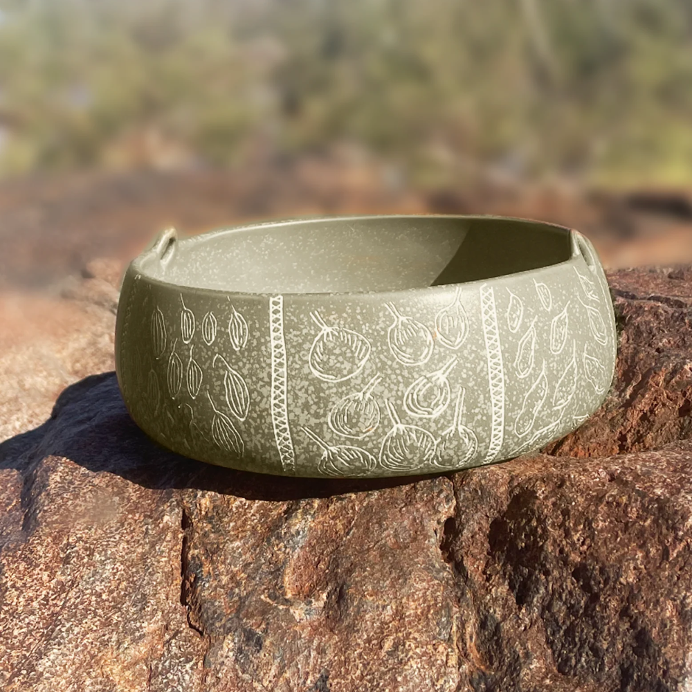 Load image into Gallery viewer, ROBERT GORDON x Juluwarlu Large Handle Bowl - Sage