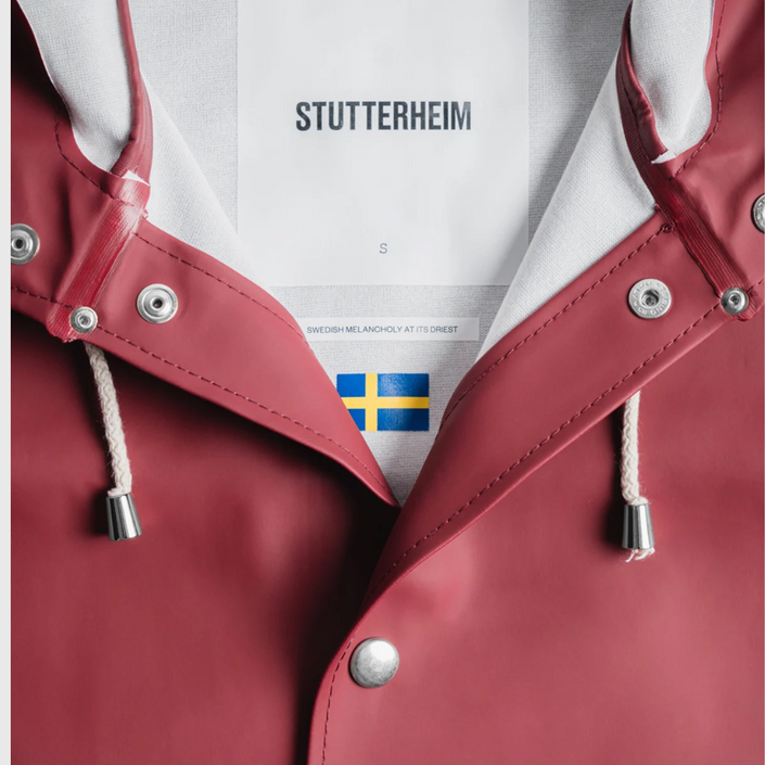 STUTTERHEIM Stockholm Raincoat - Burgundy