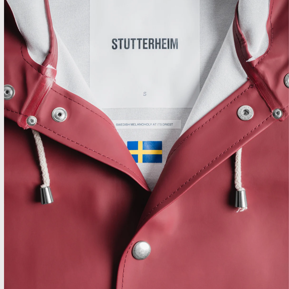 Load image into Gallery viewer, STUTTERHEIM Stockholm Raincoat - Burgundy