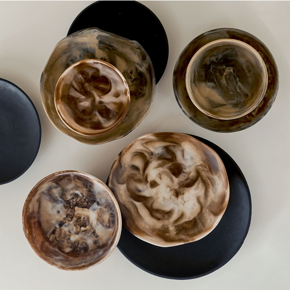 Load image into Gallery viewer, MARTHA&#39;S VINEYARD Swirl Resin Serving Platter Medium - Latte