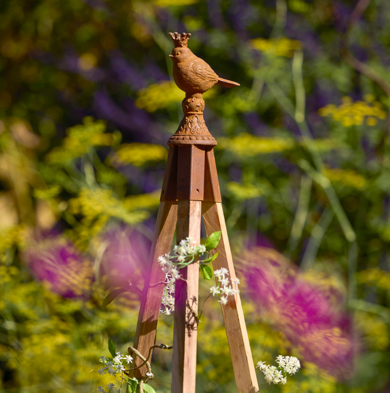 Load image into Gallery viewer, MARTHA&#39;S VINEYARD Garden Stake Topper Rust Finish - King Sparrow